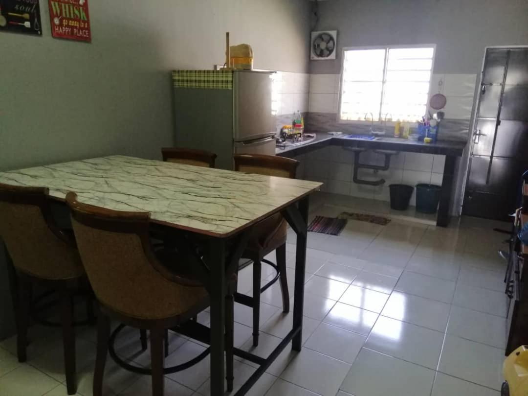 Homestay Perpaduan, Taman Bercham Raya Ulu Kinta Ipoh Perak Kampong Batu Lapan  Dış mekan fotoğraf